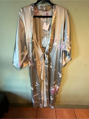 Silky Floral Kimono Robe in Light Gray - Elegant Women’s Lounge Wrap